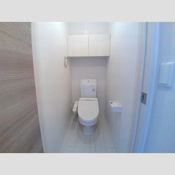 ハイム羽沢十番館103号室 温水洗浄暖房便座付トイレ