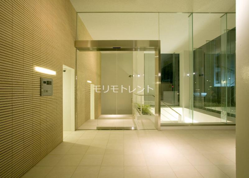 カスタリア市ヶ谷地下1階 エントランス