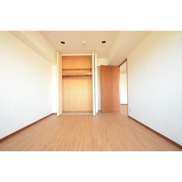 綾東ヴィレッジ弐番館502号室 リビング