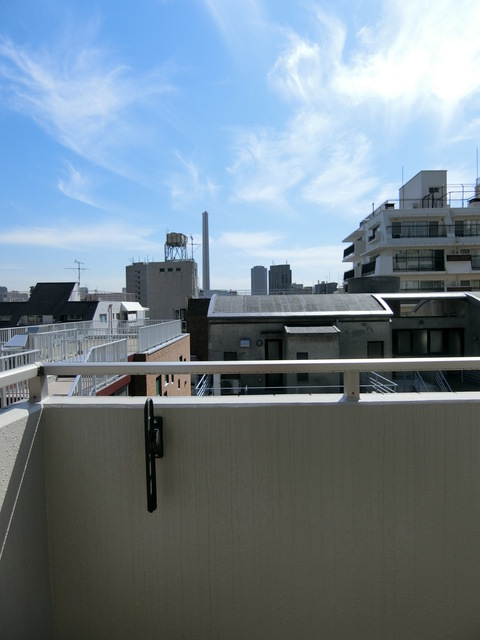 ガーラ渋谷常磐松 開放的で明るい空間を演出してくれるバルコニーです