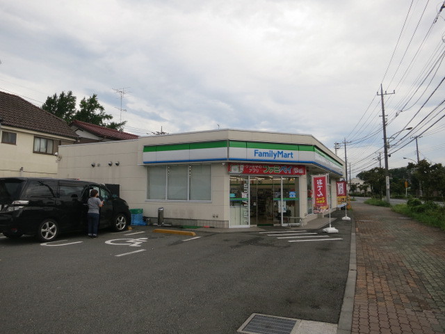 ハイネス二宮 ファミリーマートあきる野睦橋通り店