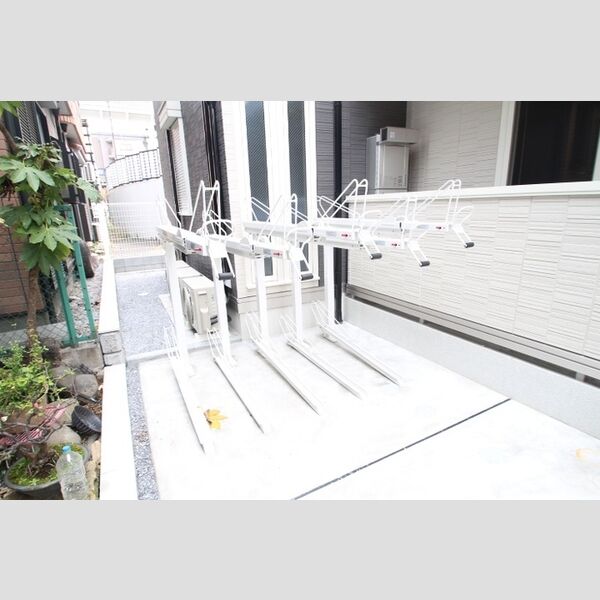 ラリュール谷在家 駐輪場