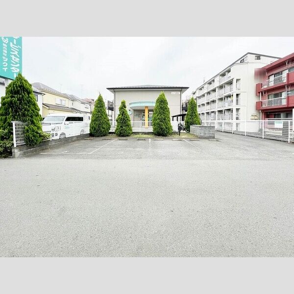 6ー10番館 駐車場