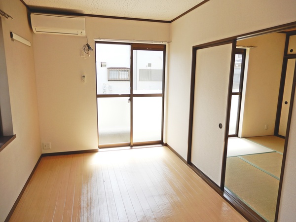 カーサ八王子102号室 リビング