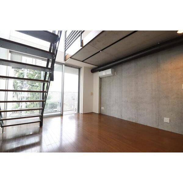 2232フレグランスアベニュー305号室 リビング