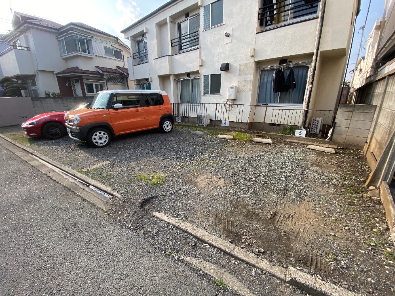 メゾン３３ 駐車場