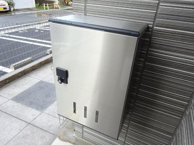 レヴメゾン神山参番館105号室 宅配BOX（イメージ）