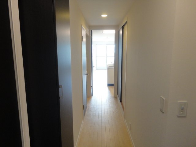 Ｂｌａｎｃ・Ｌｅｙｓｉｎ（ブラン・レザン） 玄関～廊下