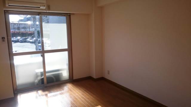 アストラコスモ新百合ヶ丘1階 リビング