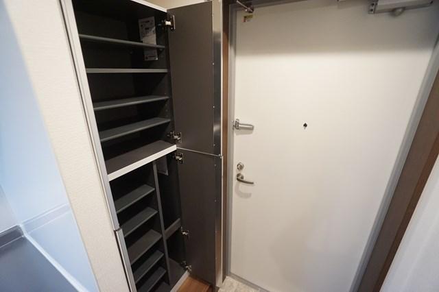 アルティザ新宿落合ソノリテ2階 玄関