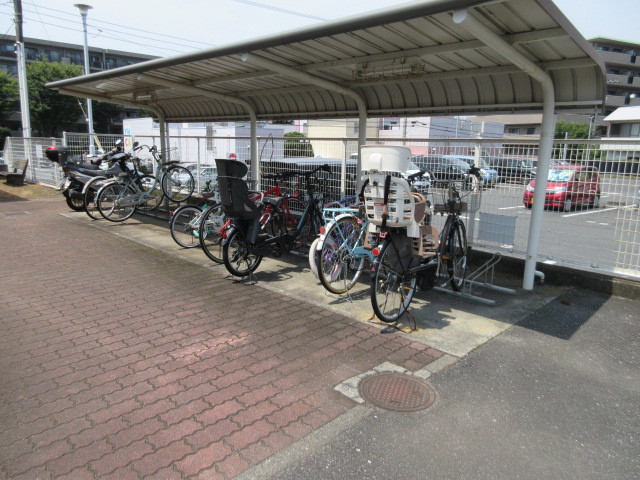 エミネンス山手台0101号室 駐輪スペース　※実際の使用状況とは異なります(現況優先)