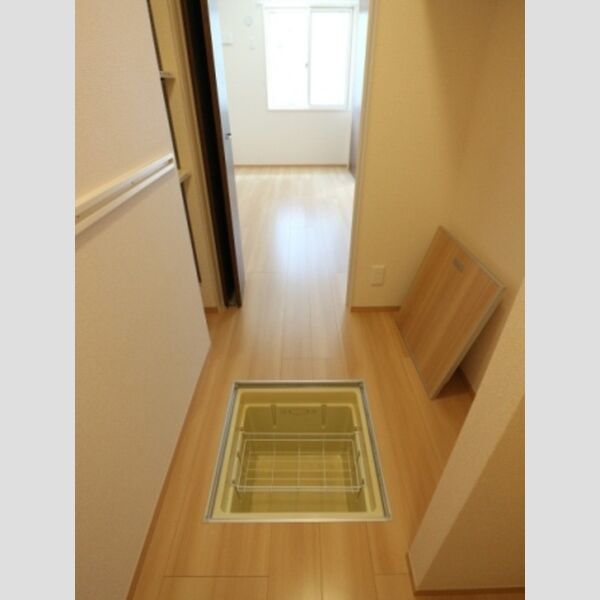 コンフォールコートⅡ106号室 ウォークインクローゼット　床下収納