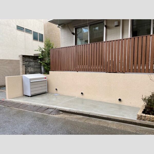 メゾン・ド・オカ 敷地内ゴミ置き場