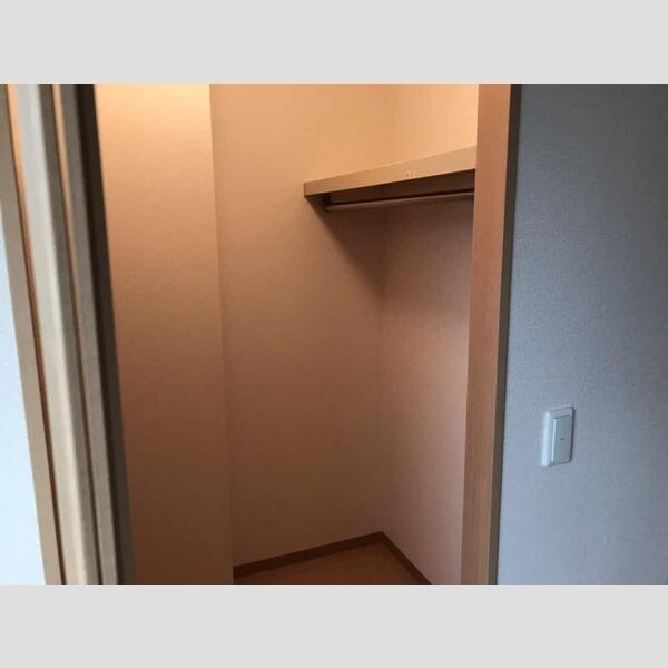 アーバンライフ萩台202号室 ウォークインクローゼット