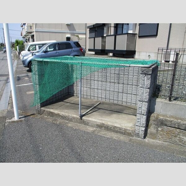 ビューラー　Ⅵ ごみ置き場