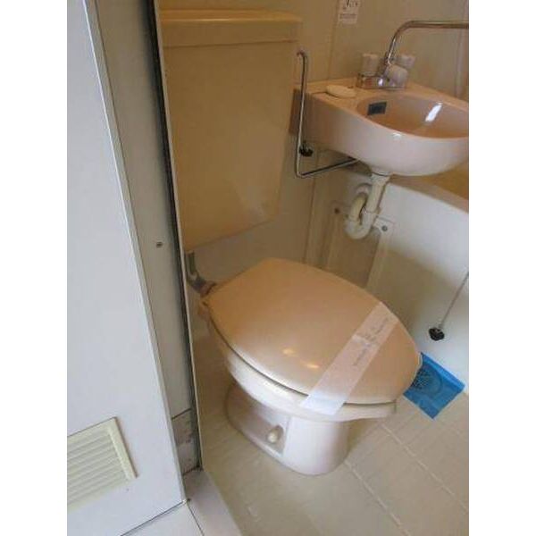 メゾン・ド・ミラベル0308号室 トイレ