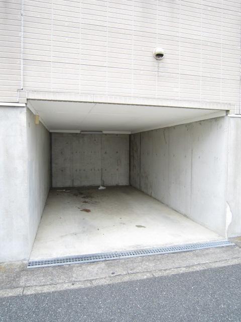 池永ハイツB号室 駐車場