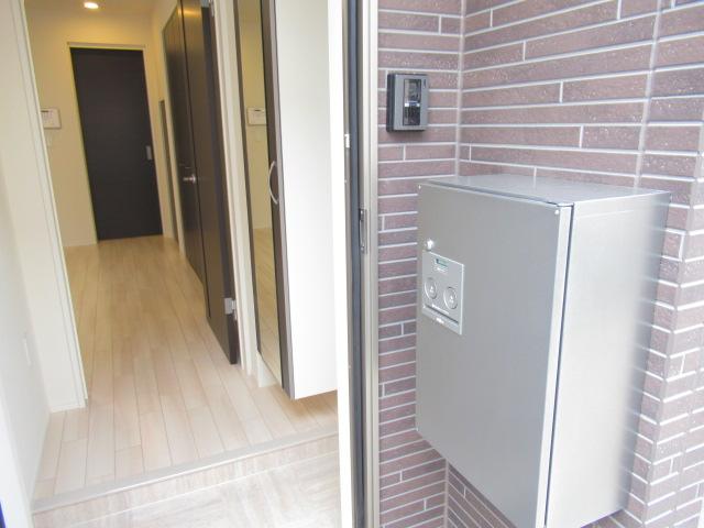 メゾン・ド・ルナ 玄関