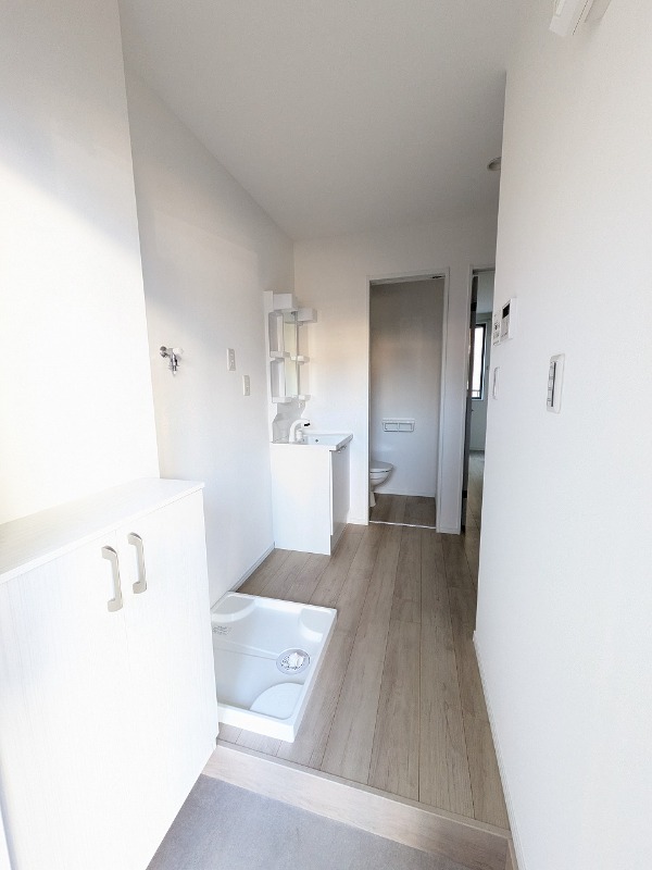 アリスワン南三咲(E-222)1階 玄関