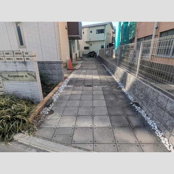 グランデュール　A エントランス