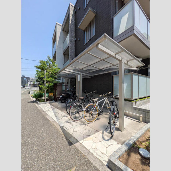 ソラリア 駐輪場