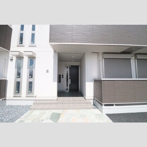メイプルシャトー102号室 エントランス
