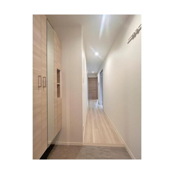 フィレ・デ・フルール301号室 玄関