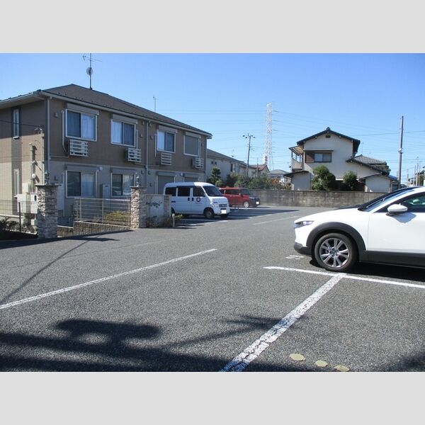 バードネイチャー　A棟 駐車場