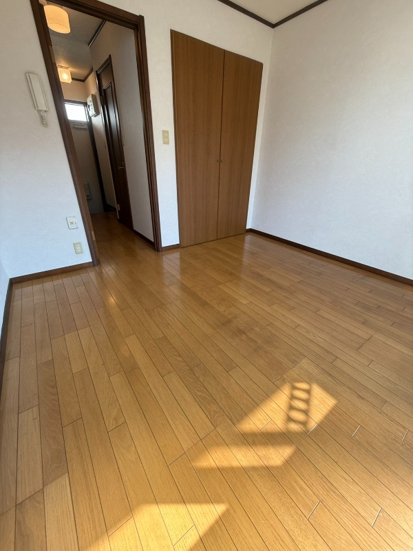 フローラマツノⅡ1階 フローリング　室内明るいです♪
