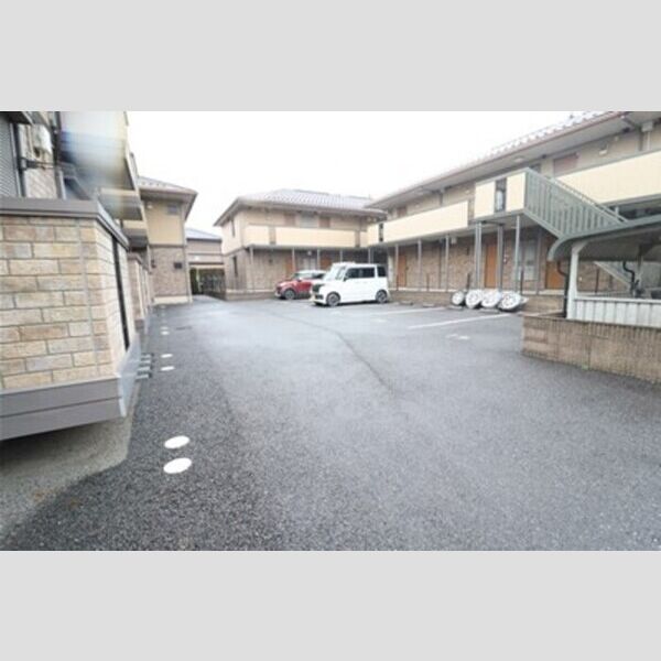 クロスクローバーⅢ103号室 駐車場