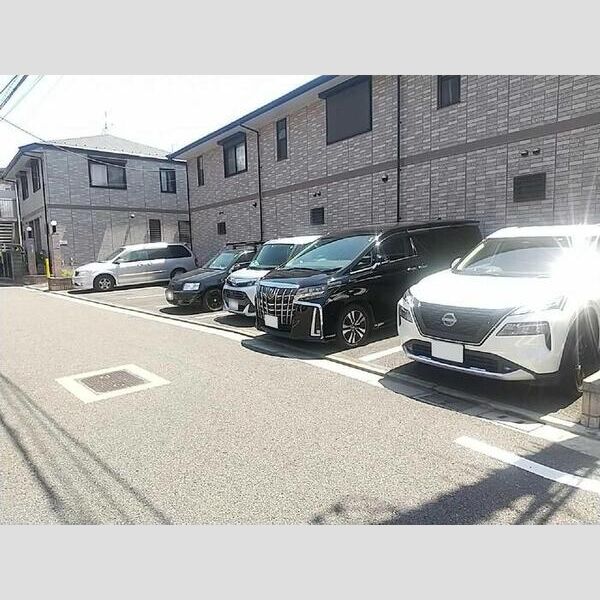 ル・ソレイユシェソワ　ABCDB101号室 駐車場