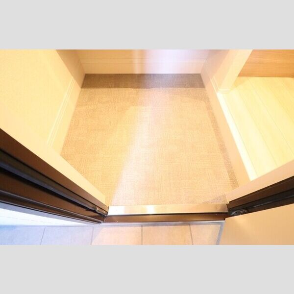 グリシーナ102号室 玄関