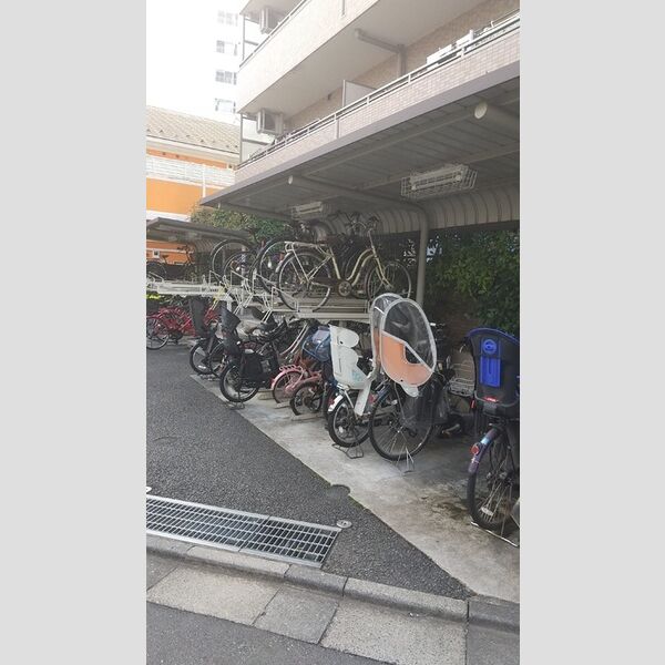 カスタリア目白0701号室 駐輪場