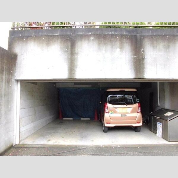 サンヒルズ・サクラ203号室 駐車場