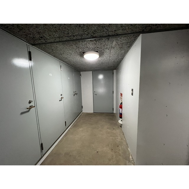 五本木アパートメンツ401号室 個人トランクルーム