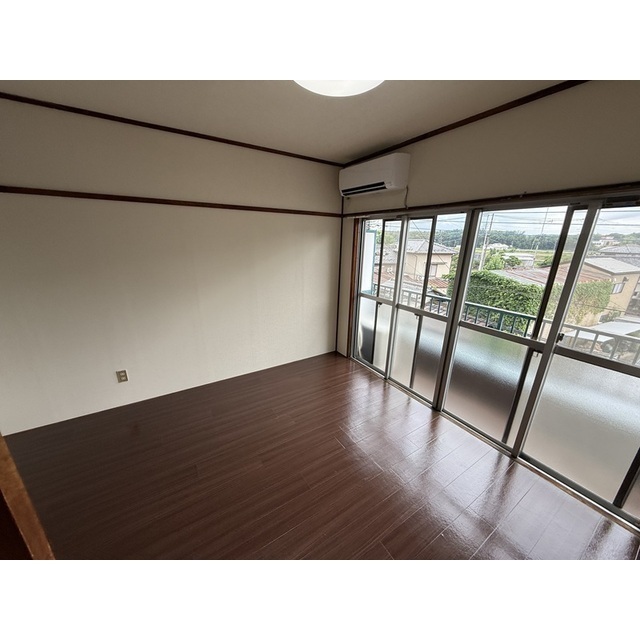 スカイハイツ万吉302号室 リビング