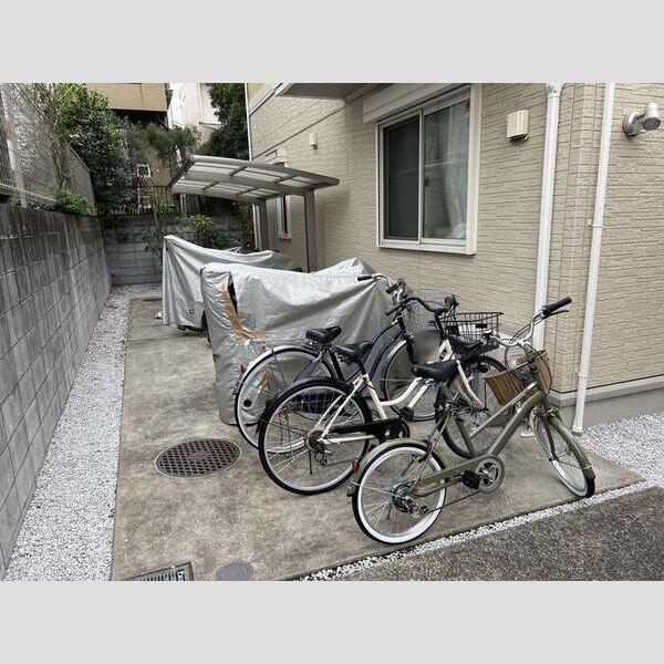 アストルム 駐輪場