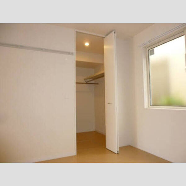 アリア ウォークインクローゼット(102)