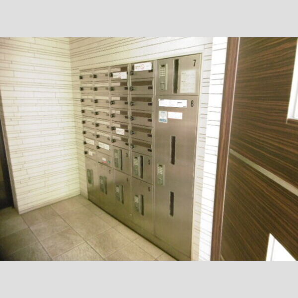 BJ氷川町 宅配ボックスと郵便ボックス