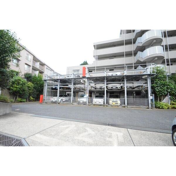 シャトーイノハナ 駐車場