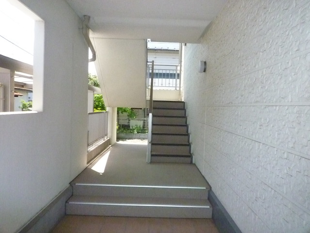 パラドール2-D号室 エントランス