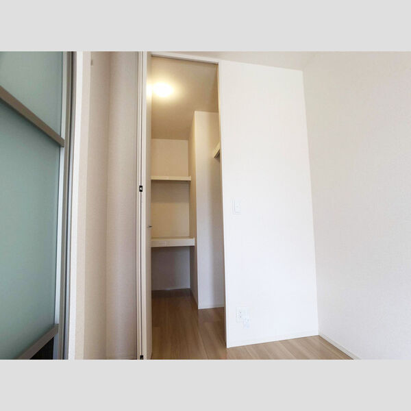 ヴィルヌーヴ　B棟 ウォークインクローゼット