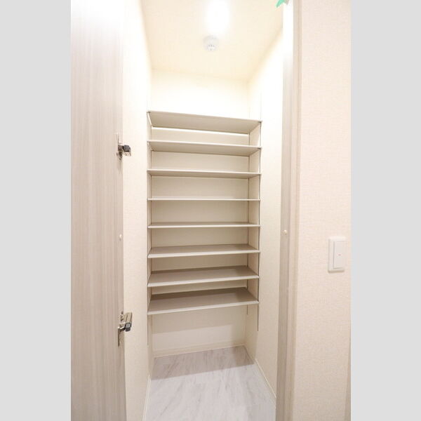 Blanc Cube(ブラン キューブ)101号室 玄関