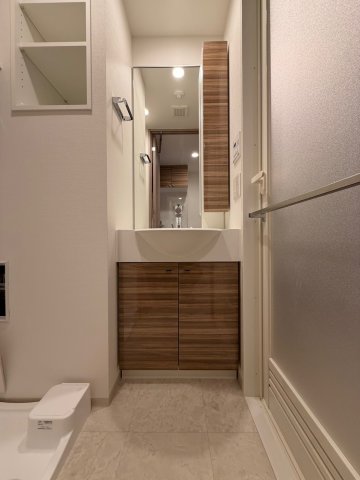 ガーラ行徳グランドステージ3階 朝の支度にも助かる、独立の洗髪洗面化粧台