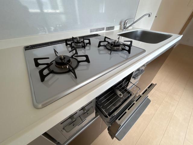 アンビシャス千葉城前 グリル付３口コンロ