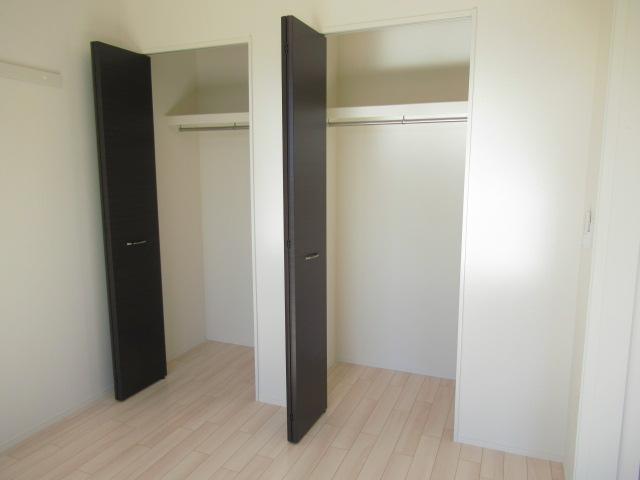 クリンティ 南側洋室収納