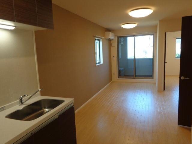 グランドゥール・メイ00205号室 リビング