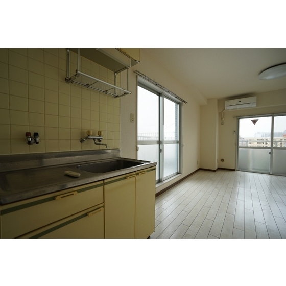 エレガンス綾瀬６ キッチン