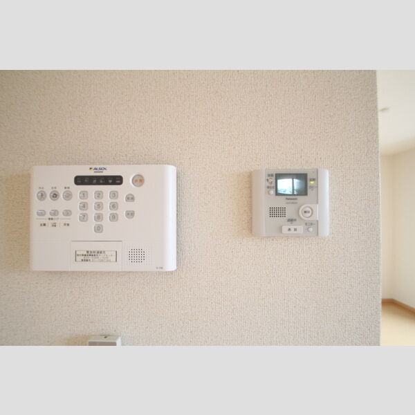 レイストリーフ103号室 カラーTVモニターホンで来客チェック!ALSOKセキュリティが付いています!