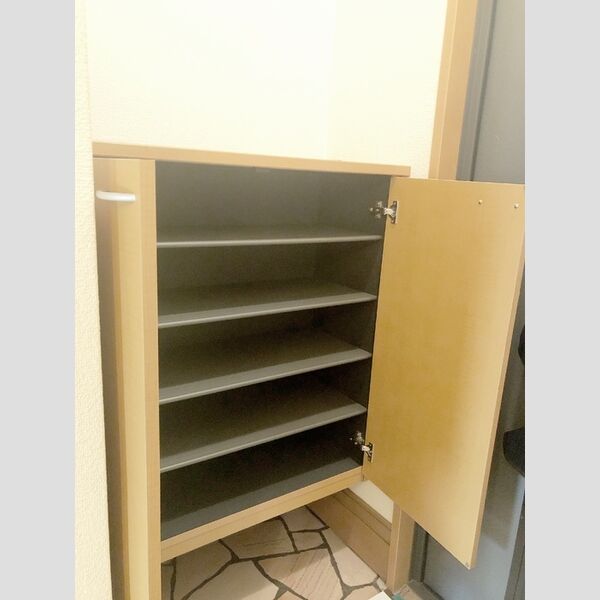 セント・ウィスタリア103号室 シューズボックス